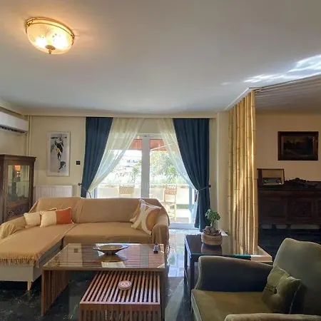 Sarakin's Mansion Luxury Retreat *