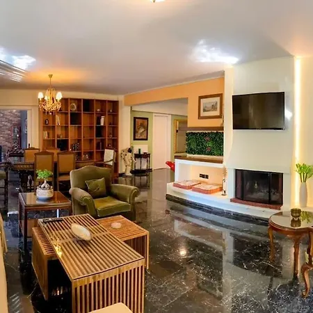 Sarakin's Mansion Luxury Retreat *