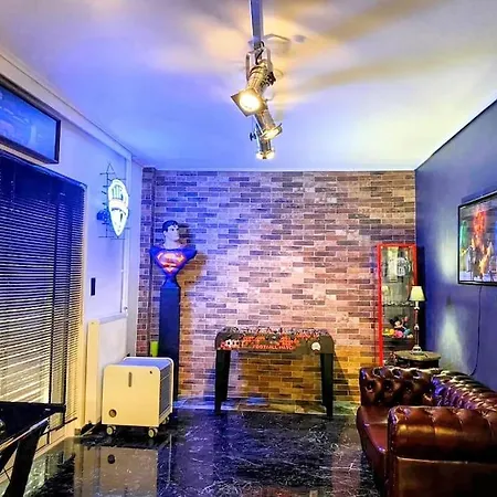 Sarakin's Mansion Luxury Retreat Apartment