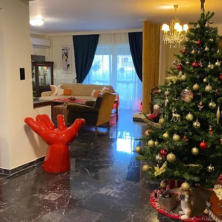 Sarakin's Mansion Luxury Retreat Apartment