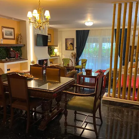 Sarakin's Mansion Luxury Retreat