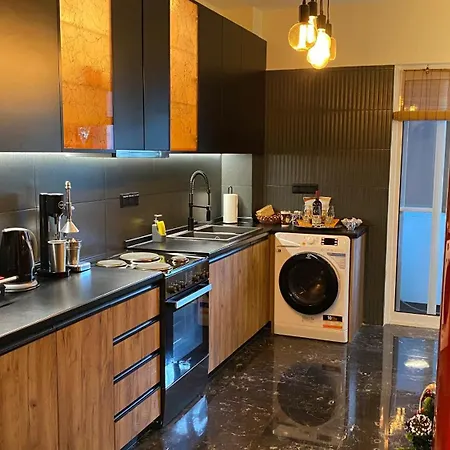 Sarakin's Mansion Luxury Retreat Apartment