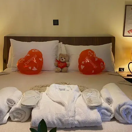 Sarakin's Mansion Luxury Retreat Apartment
